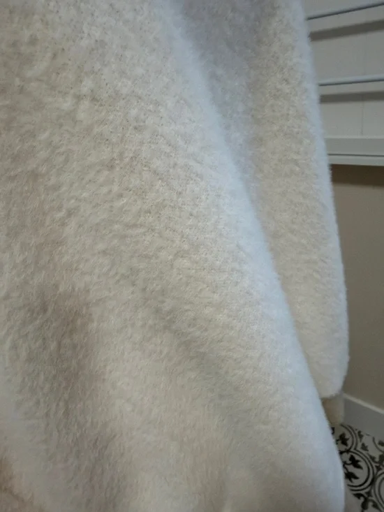 Cozy Cream Contrast-Trim Sweater - Picture 2 of 5